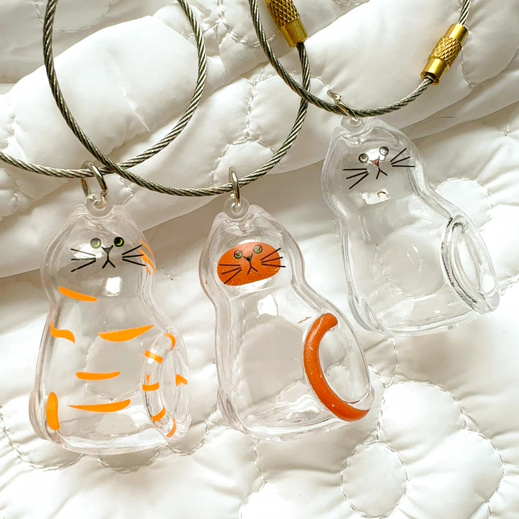 Transparent Cat Hair Keepsake Keychain - Cherished Memorial Pendant for Cat Lovers, Perfect Gift for Ginger Cat Enthusiasts!